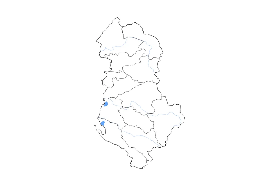 Carte de Albania de type contour, subdivisions, lacs et rivières pour Europe, montrant contour, subdivisions, lacs et rivières avec des éléments hydrographiques comme Liqeni i Nartës et Liqeni i Karavastasë.