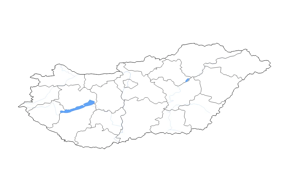 Outline map of Hungary with subdivision borders and major lakes and rivers.