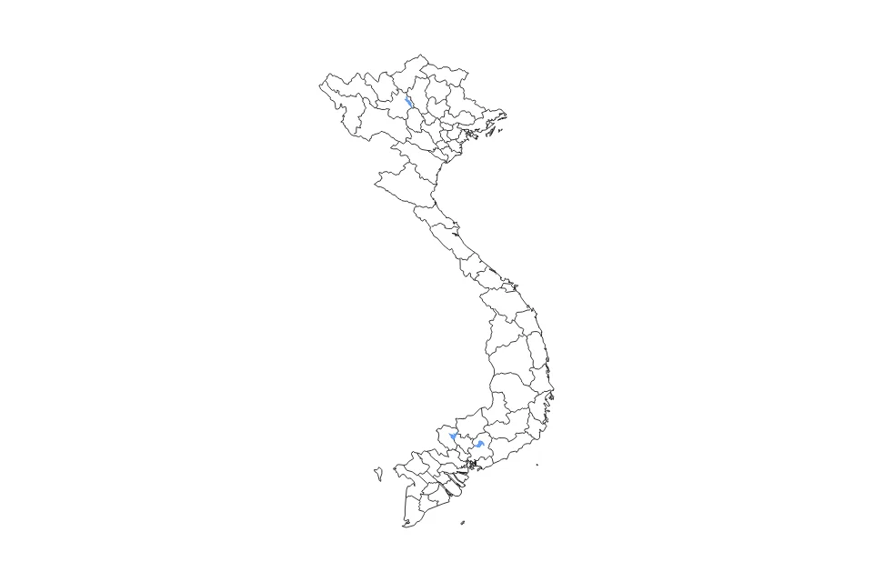 Outline map of Vietnam with subdivision borders and major lakes.
