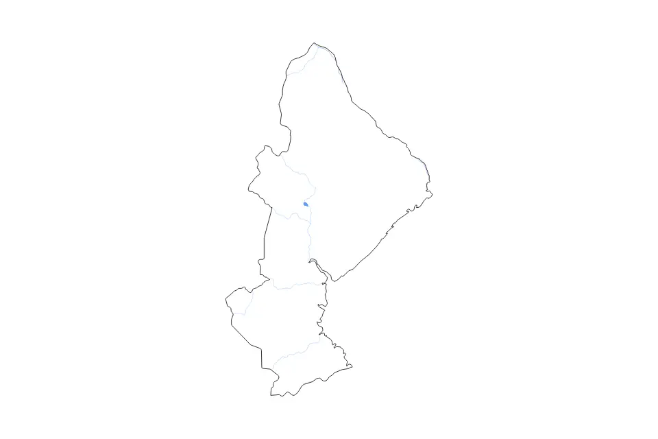 Outline map of Sofala, Mozambique with subdivision borders and major lakes and rivers.