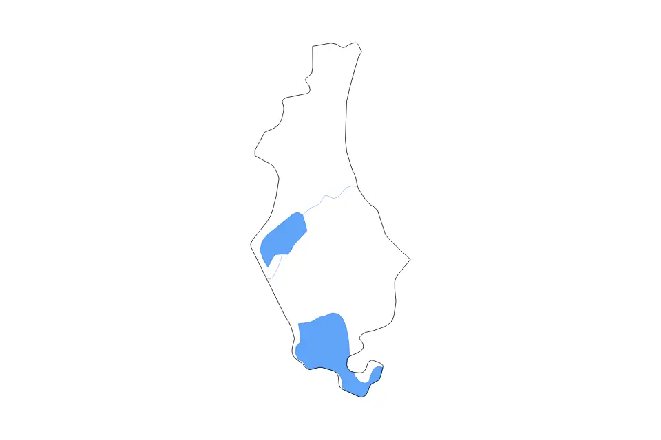 Outline map of Sousse Governorate, Tunisia with subdivision borders and major lakes and rivers.
