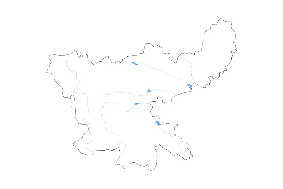 Outline map of Jharkhand, India with subdivision borders and major lakes and rivers.