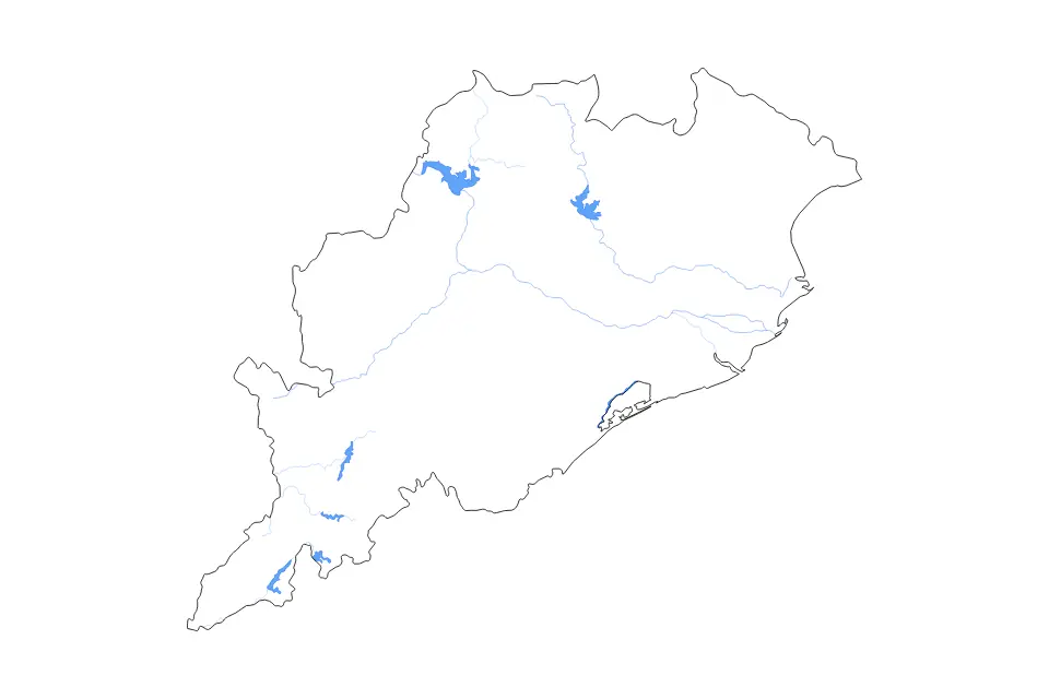 Outline map of Odisha, India with subdivision borders and major lakes and rivers.