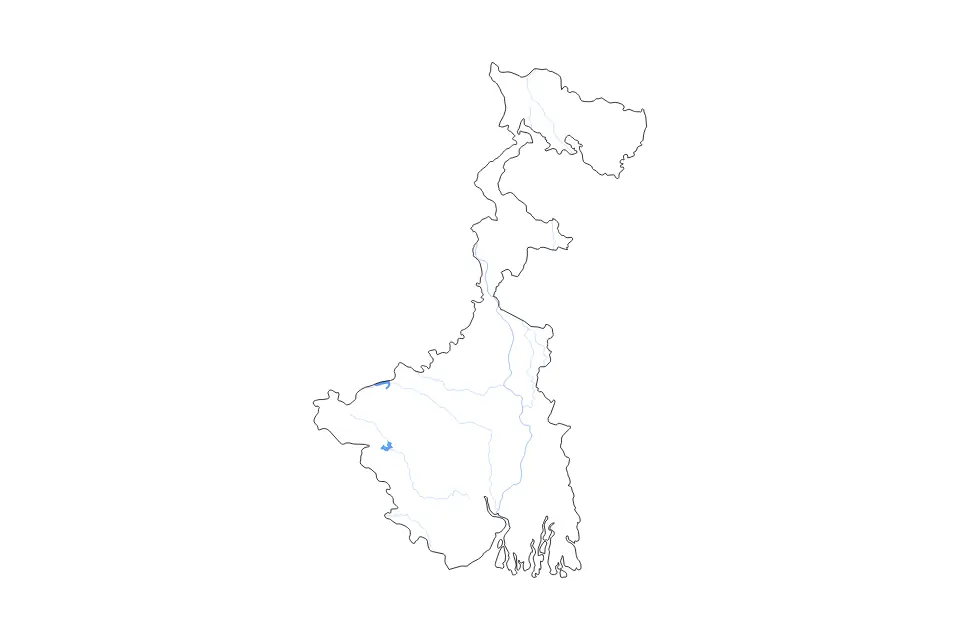 Outline map of West Bengal, India with subdivision borders and major lakes and rivers.