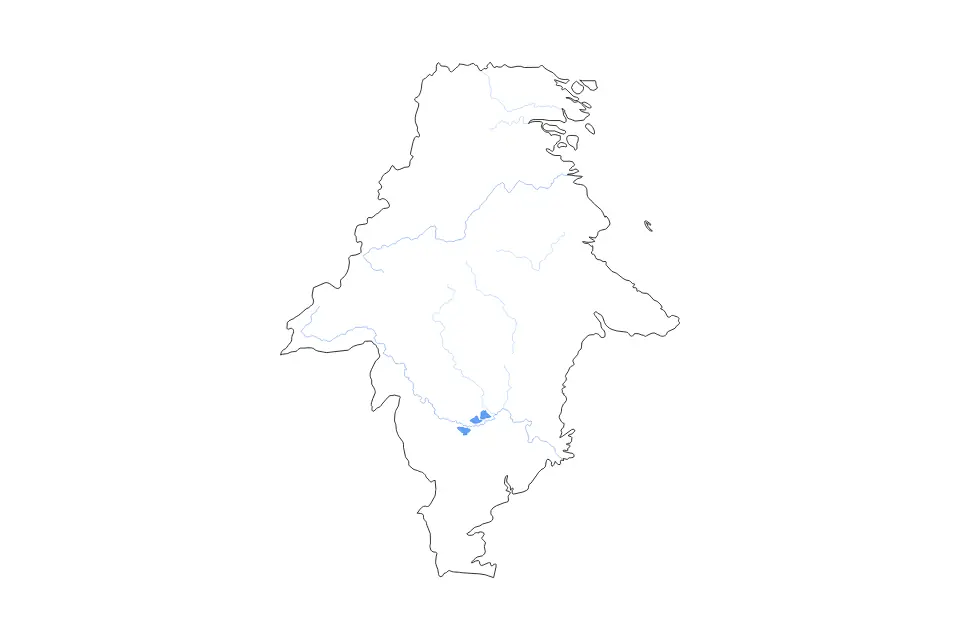 Outline map of East Kalimantan, Indonesia with subdivision borders and major lakes and rivers.