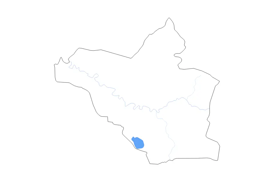 Outline map of Wasit, Iraq with subdivision borders and major lakes and rivers.