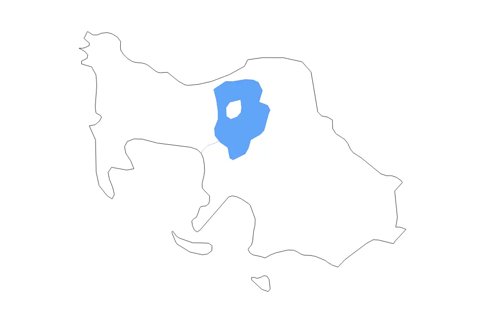 Outline map of Batangas, Philippines with subdivision borders and major lakes and rivers.