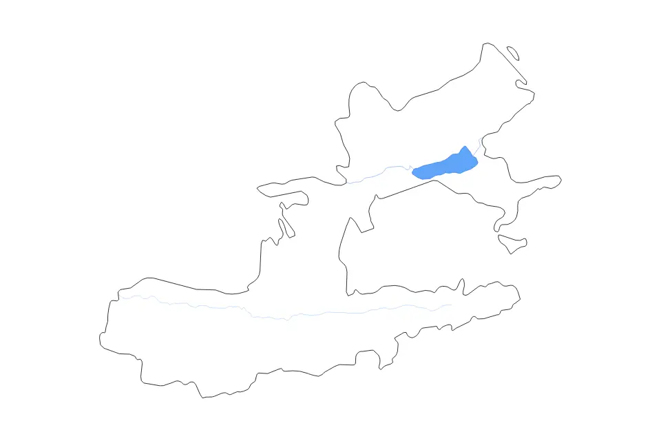 Outline map of Khujand, Tajikistan with subdivision borders and major lakes and rivers.