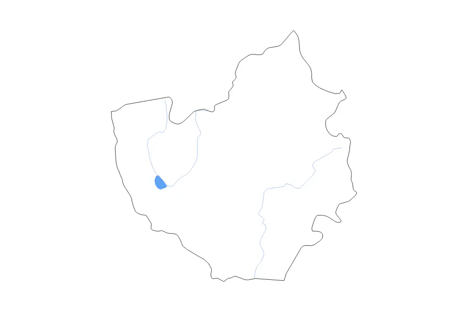 Outline map of Phayao, Thailand with subdivision borders and major lakes and rivers.