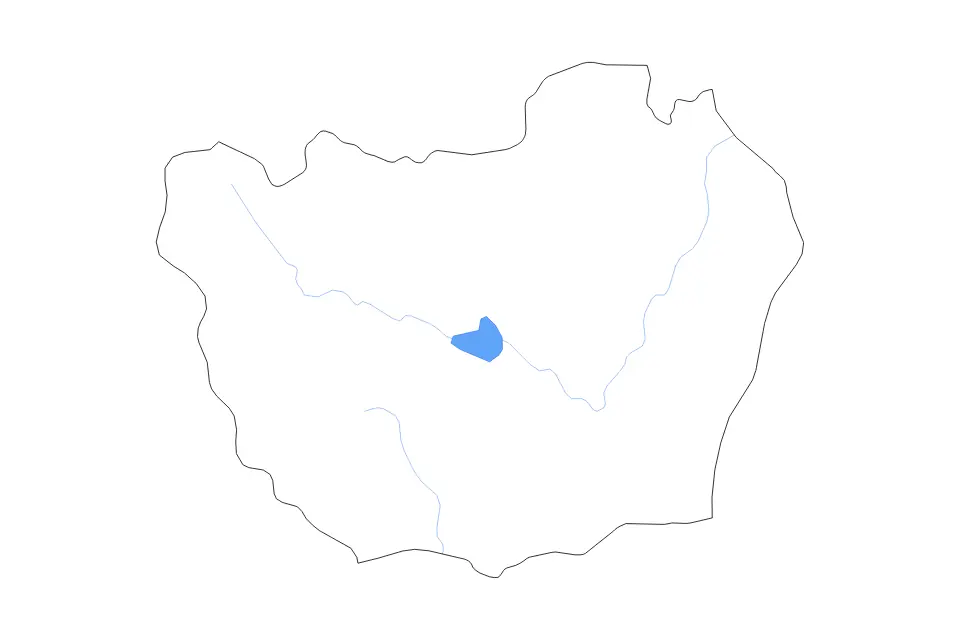 Outline map of Phetchaburi, Thailand with subdivision borders and major lakes and rivers.