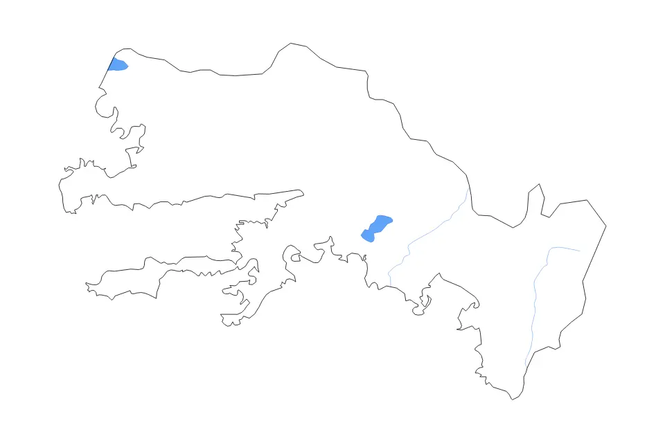 Outline map of Muğla, Turkey with subdivision borders and major lakes and rivers.