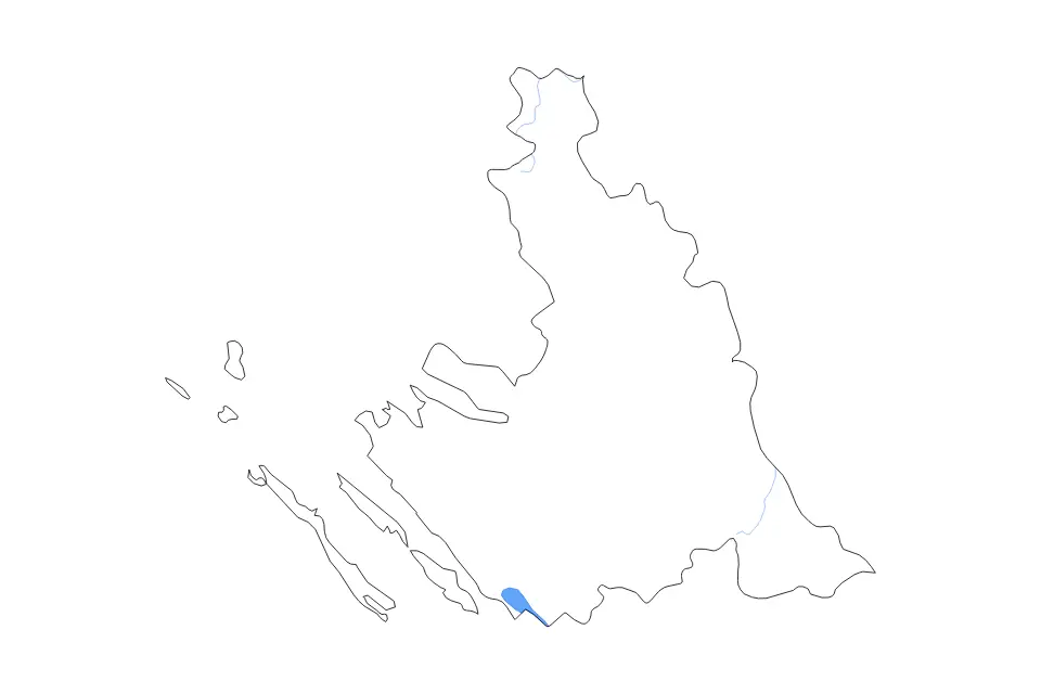Outline map of Zadar County, Croatia with subdivision borders and major lakes and rivers.