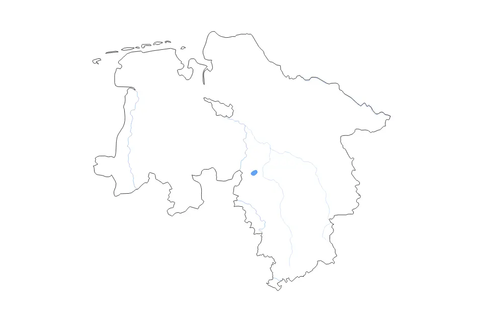Outline map of Lower Saxony, Germany with subdivision borders and major lakes and rivers.