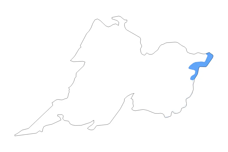 Outline map of Clare County, Ireland with subdivision borders and major lakes and rivers.