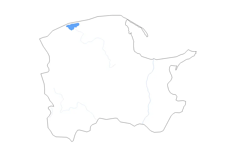 Outline map of Pomeranian Voivodeship, Poland with subdivision borders and major lakes and rivers.