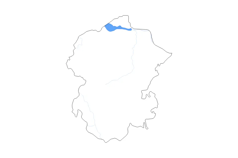 Outline map of Chuvash Republic, Russian Federation with subdivision borders and major lakes and rivers.