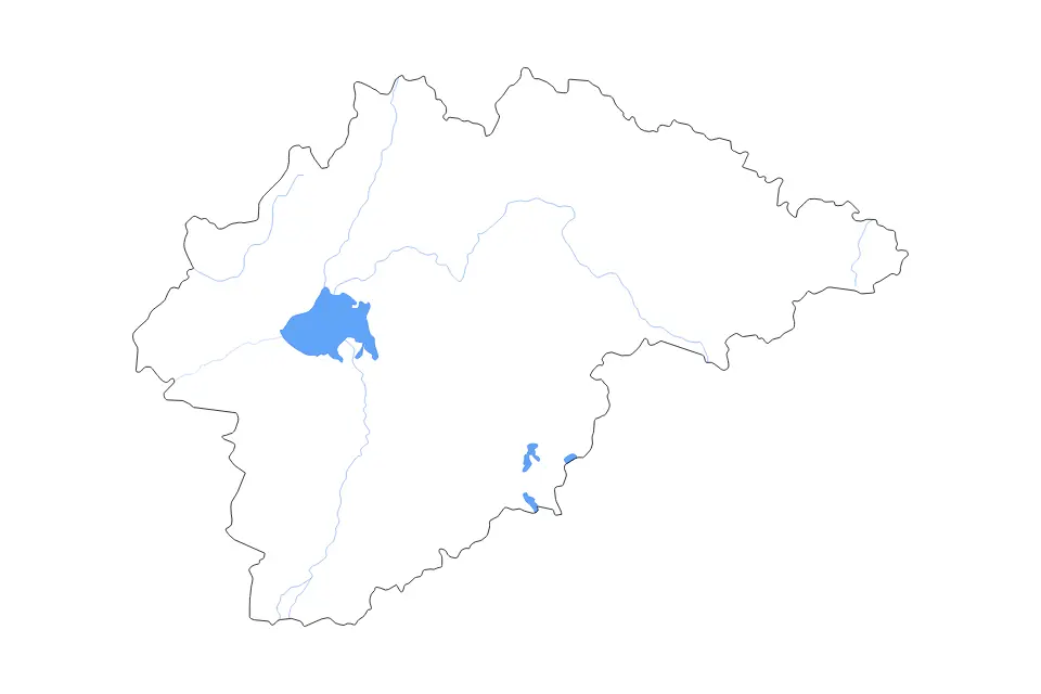 Outline map of Novgorod, Russian Federation with subdivision borders and major lakes and rivers.