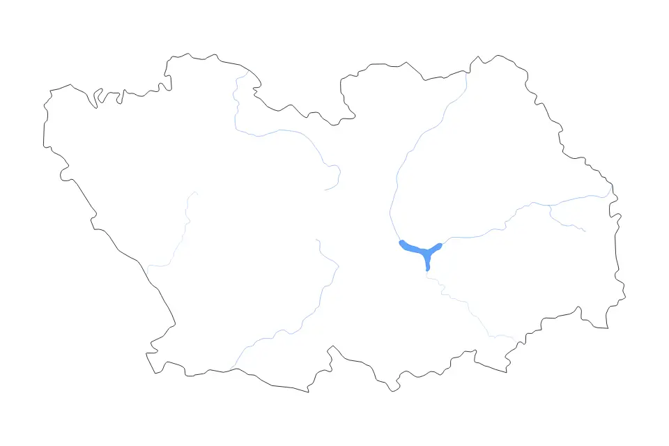 Outline map of Penza, Russian Federation with subdivision borders and major lakes and rivers.