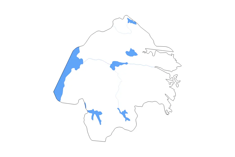 Outline map of Östergötland County, Sweden with subdivision borders and major lakes and rivers.