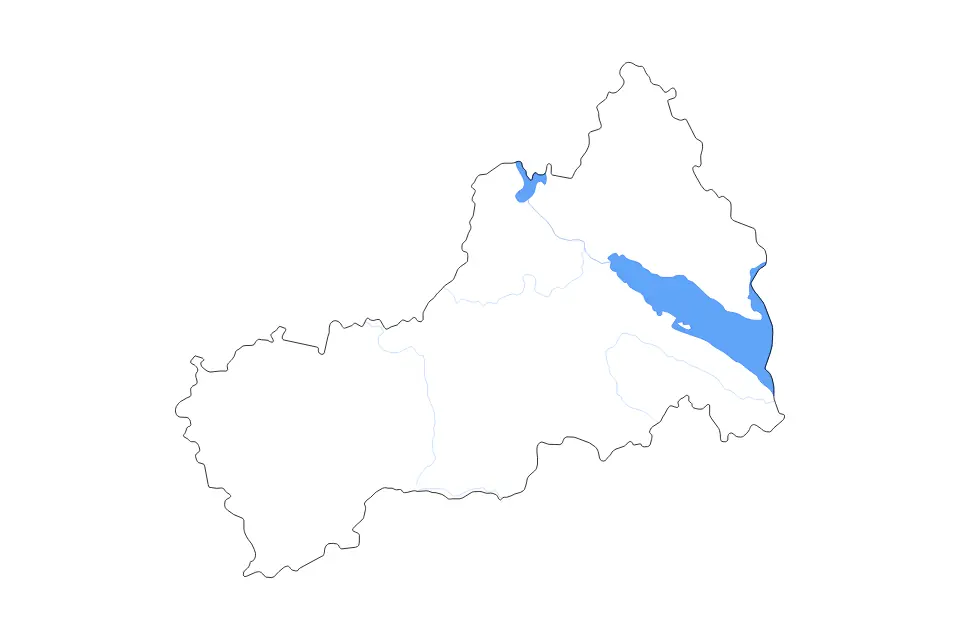 Mapa de Cherkasy, Ukraine de tipo contorno, lagos y ríos para Europa, con contorno, lagos y ríos con elementos de agua como Kremenchutske Vodoskhovyshche y Kanivs’ke Vodoskhovyshche.
