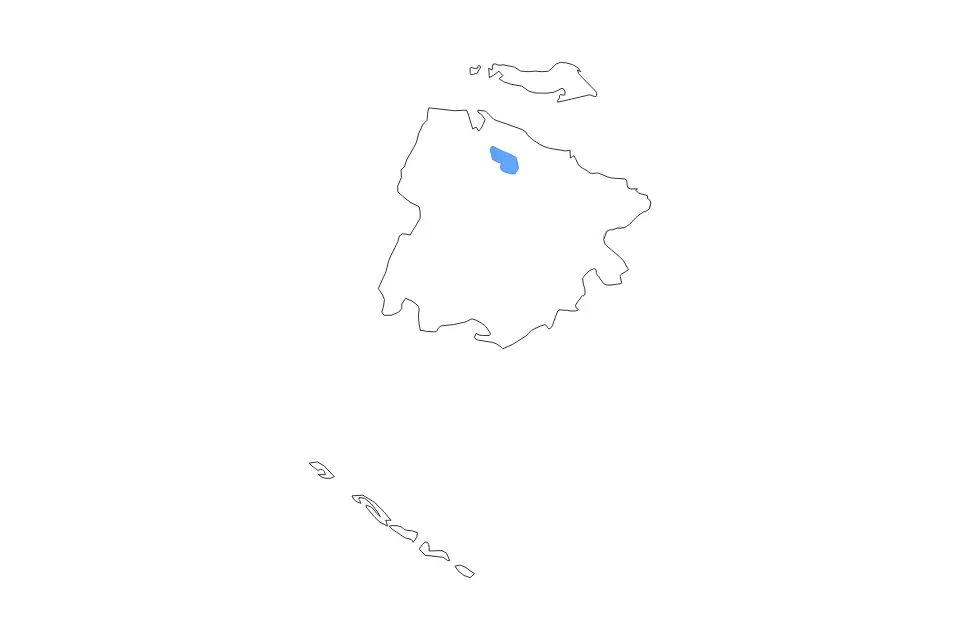 Outline map of Ciego de Ávila, Cuba with subdivision borders and major lakes and rivers.