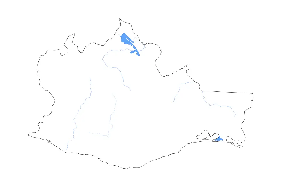 Outline map of Oaxaca, Mexico with subdivision borders and major lakes and rivers.