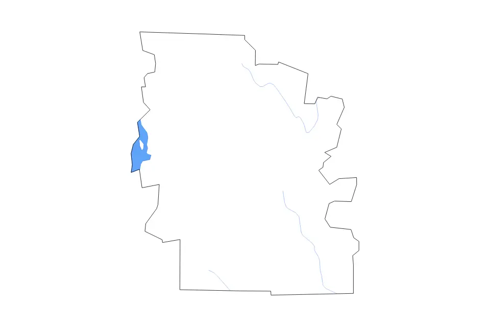Outline map of Worcester County, Massachusetts with subdivision borders and major lakes and rivers.