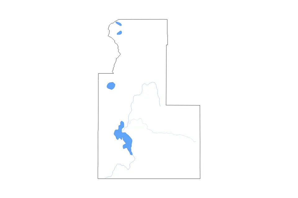 Outline map of Klamath County, Oregon with subdivision borders and major lakes and rivers.