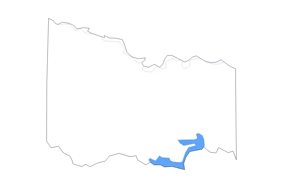 Outline map of Bowie County, Texas with subdivision borders and major lakes and rivers.