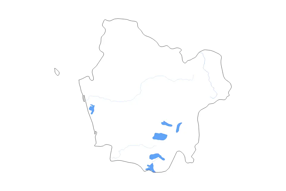 Outline map of Araucanía, Chile with subdivision borders and major lakes and rivers.